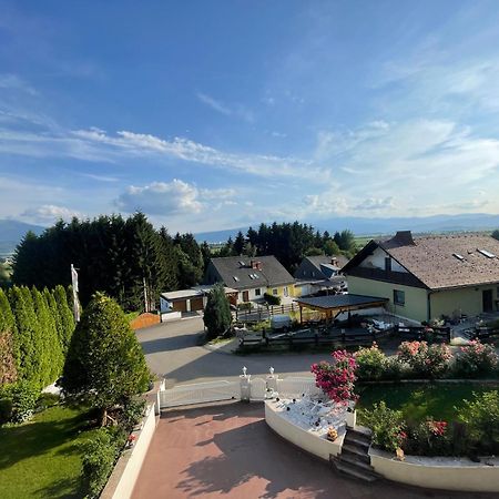 Villa Am Red Bull Ring In Spielberg Spielberg Bei Knittelfeld Bagian luar foto
